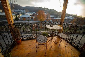 Фото номера Двухместный номер с 1 кроватью и балконом Отель Old Town Sheki г. Шеки 5