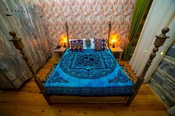 Фото номера Двухместный номер с 1 кроватью и балконом Отель Old Town Sheki г. Шеки 4