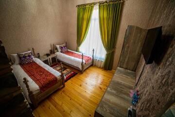 Фото номера Стандартный двухместный номер с 2 отдельными кроватями Отель Old Town Sheki г. Шеки 8